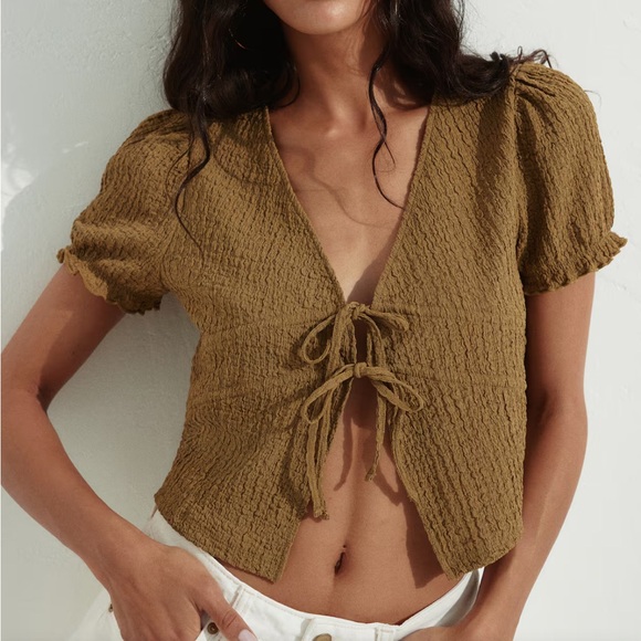H&M Tops - Tie-front olive green textured top L